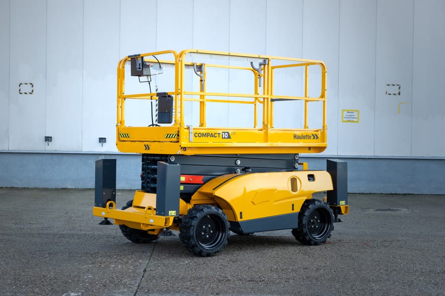 Haulotte Compact 10DX, platformă foarfecă de 10,3 m