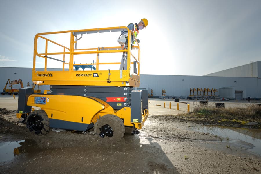 Haulotte Compact 10DX în lucru, imaginea 3